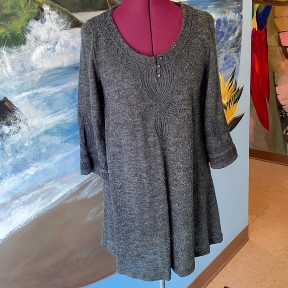Tunic top gray sweater material lightweight three-quarter sleeves - Picture 1 of 6